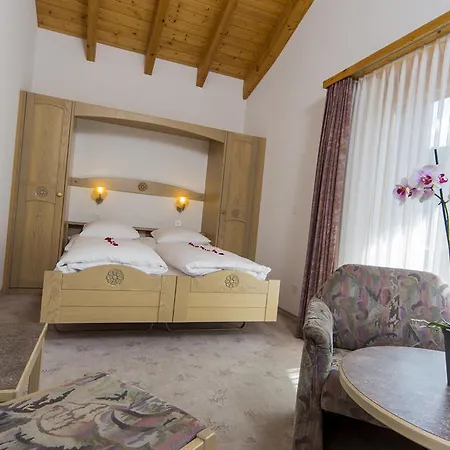 Artemis فندق